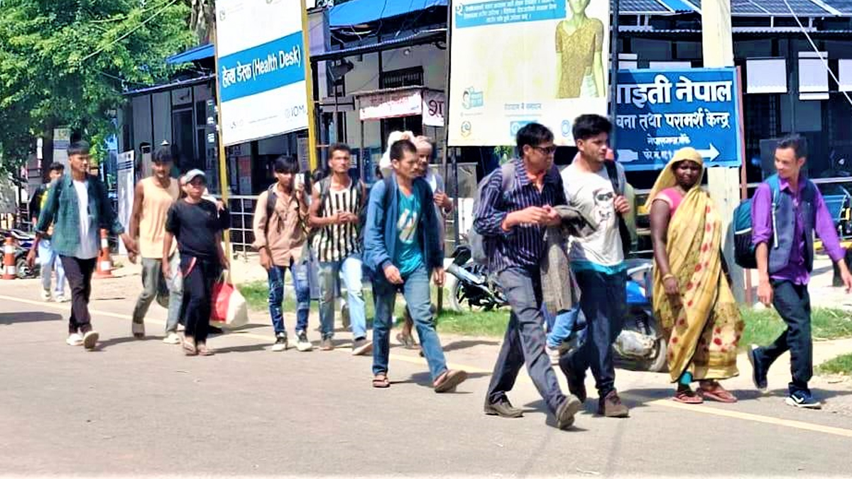 चाडपर्वको खर्च जोहो गर्न भारत जानेको लर्को